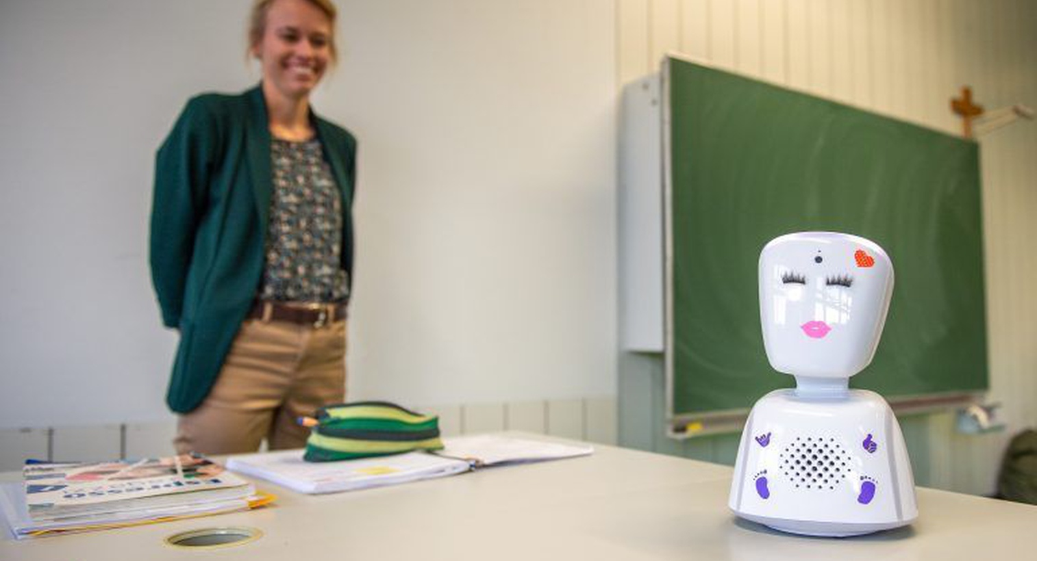 Mini-Roboter vertritt erkrankte Schülerin in der Klasse