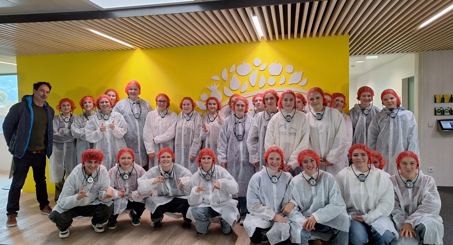 Eine im wahrsten Sinne erfrischende Exkursion - Besuch der 2C bei der Firma Rauch
