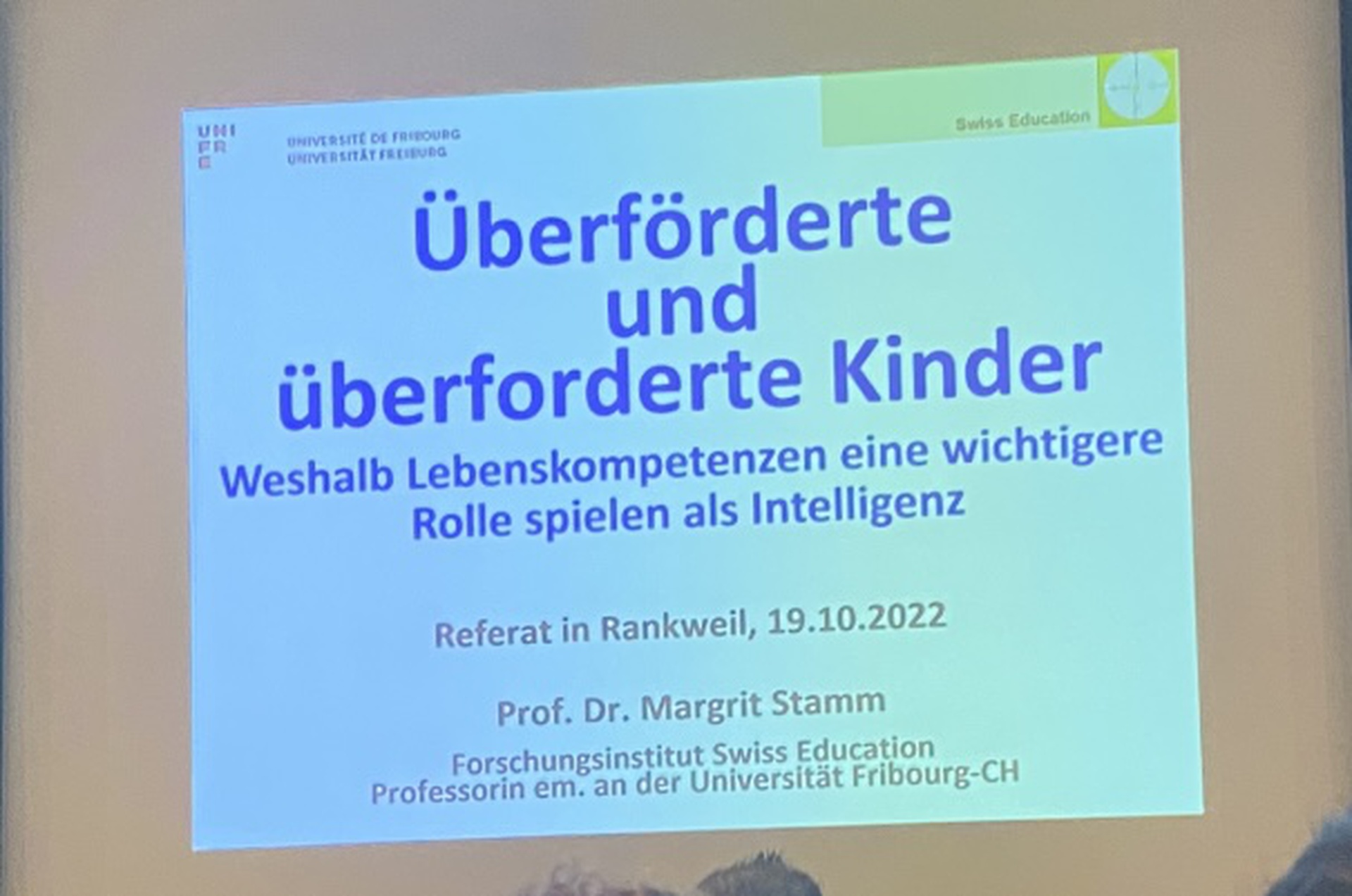 Besuch des Vortrags „Überförderung und Überforderung” – 1B