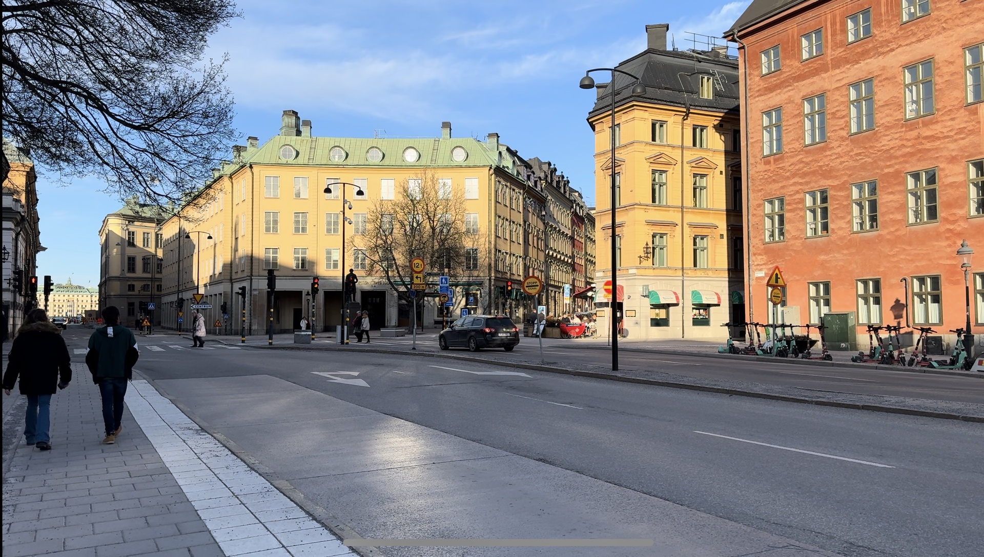 Danino allein in Stockholm