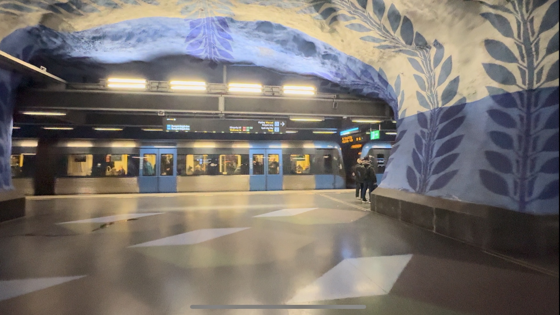 Danino allein in Stockholm