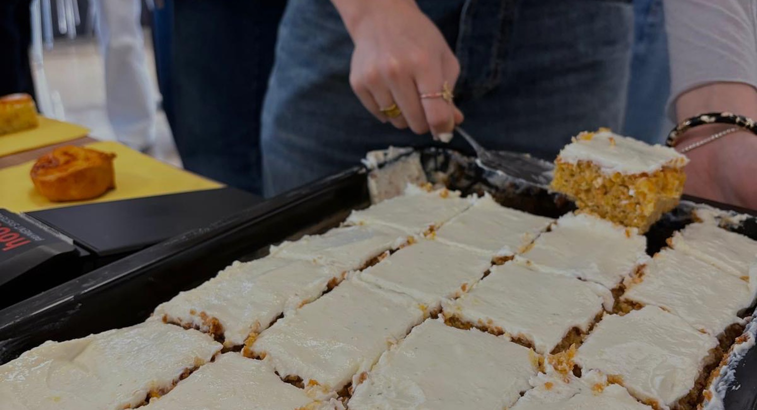 Herbstlicher Kuchenverkauf von der 3A